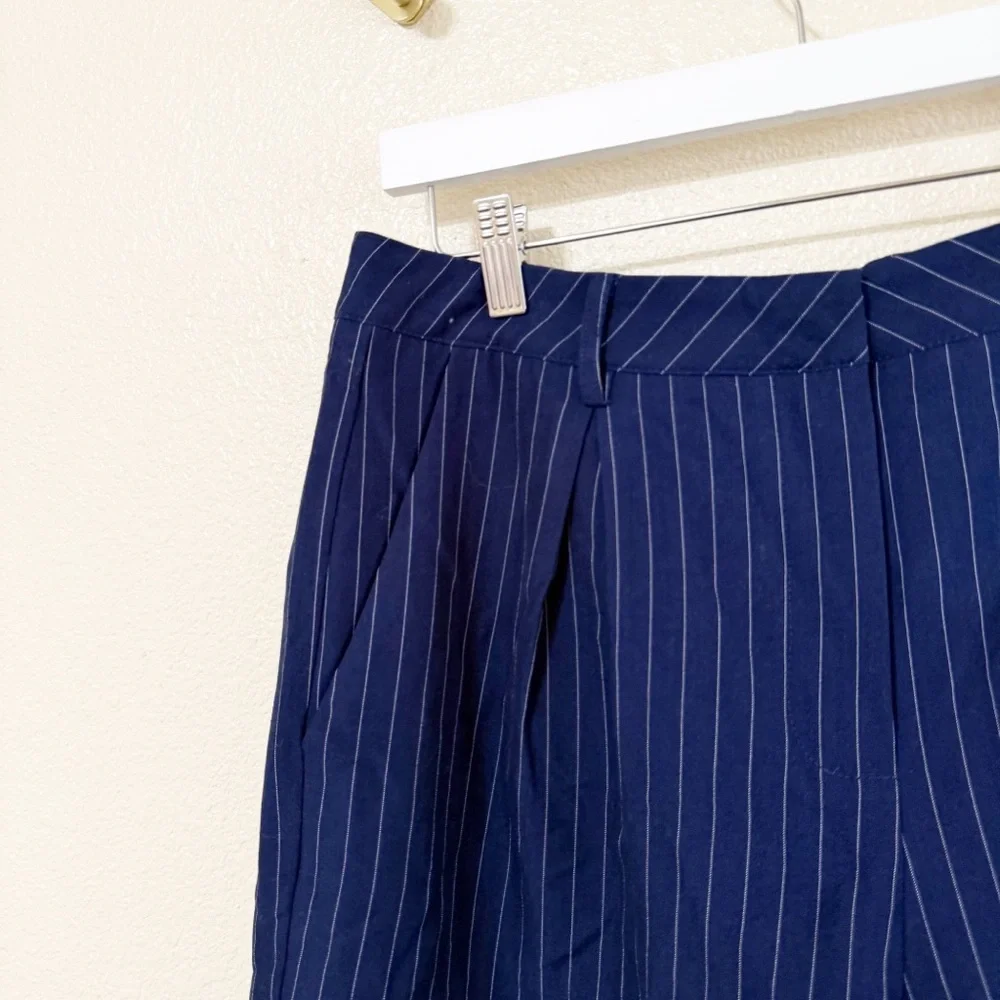 ASTR Tailored Pinstripe Bermuda Capri Woven Shorts in Navy Stripe Size Large